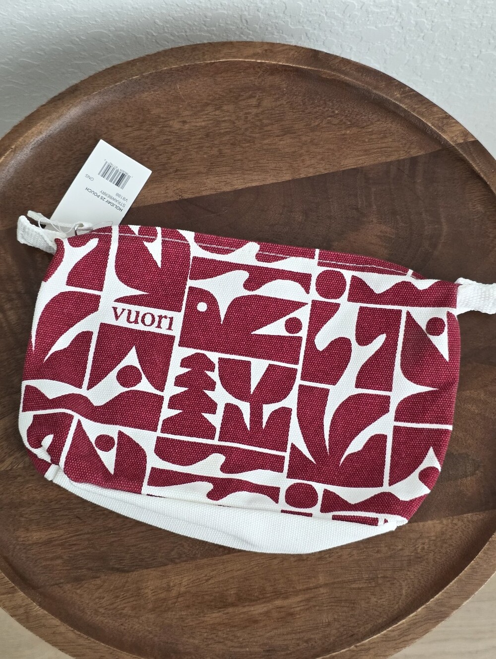 NWT Vuori Makeup/Sk8ncare Bag Pouch, Shade Strawberry, One Size